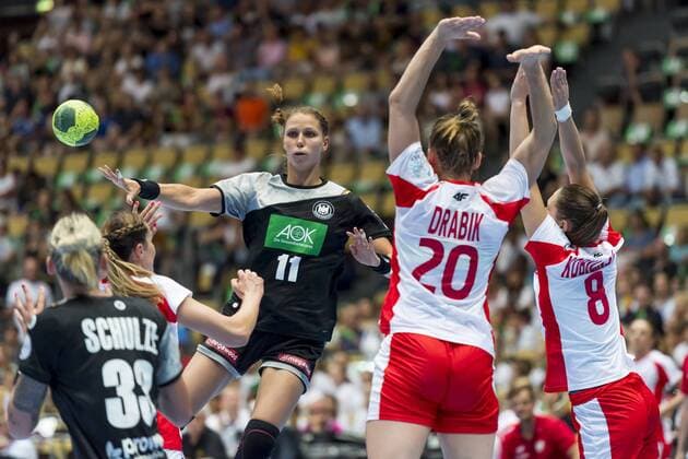 GER Handball Laenderpiel Women Germany vs Poland 06 06 2018 Olympiahalle Muenchen GER Handball World Cup Germany vs Poland in picture Xenia Smits Germany 11 with JOANNA SZARAWAGA Poland 20 DAGMARA NOCUN Poland 8 nordphotox xStraubmeier nph00004