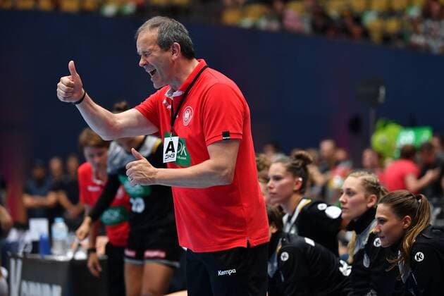 Henk GROENER Trainer GER Gestik thumb up Thumbs up Handball Laenderspiel der Frauen Germany GER Poland POL 30 29 at 06 06 2018 Olympiahalle in Muenchen