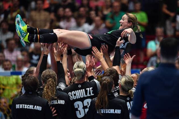 Anna LOERPER GER is thrown up by her teammates after their last game Action Cheers Joy Enthusiasm Handball Laender match of women Germany GER Poland POL 30 29 at 06 06 2018 Olympiahalle in Muenchen