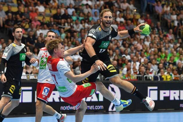 Jump Throw Steffen WEINHOLD GER Action Throw Handball Laenderpiel der Maenner Germany GER Norway NOR at 06 06 2018 Olympiahalle in Muenchen