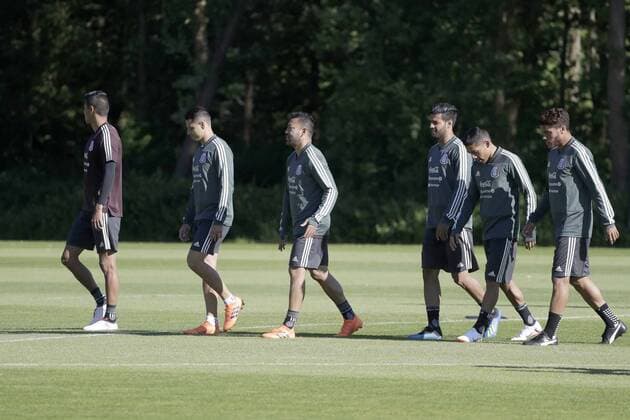 June 6, 2018 - EUM20180606DEP18.JPG.COPENHAGUE, Dinamarca, Soccer Futbol-Seleccion Mexicana.- Entrenamiento de la Seleccion Mexicana, en el Complejo deportivo del estadio Brondby, este 6 de junio de 2018, previo al partido a disputarse ante su similar de Dinamarca este sabado. Foto: Agencia EL UNIVERSAL Luis Cortes MAR. Latin News: June 6, 2018  - ZUMAu78_ 20180606_zaf_u78_537 Copyright: xLuisxCortesx