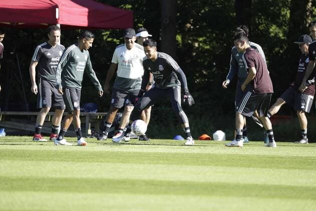 June 6, 2018 - EUM20180606DEP19.JPG.COPENHAGUE, Dinamarca, Soccer Futbol-Seleccion Mexicana.- Entrenamiento de la Seleccion Mexicana, en el Complejo deportivo del estadio Brondby, este 6 de junio de 2018, previo al partido a disputarse ante su similar de Dinamarca este sabado. Foto: Agencia EL UNIVERSAL Luis Cortes MAR. Latin News: June 6, 2018  - ZUMAu78_ 20180606_zaf_u78_541 Copyright: xLuisxCortesx