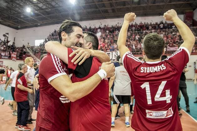 Handball, Olympiakos Piräus ist griechischer Meister (180607) -- ATHENS, June 7, 2018 -- Olympiacos players celebrate after winning the Greek Men s Handball Championship Final between AEK and Olympiacos in Athens, Greece, June 6, 2018. ) (SP)GREECE-ATHENS-HANDBALL-CHAMPIONSHIP FINAL PanagiotisxMoschandreou 
