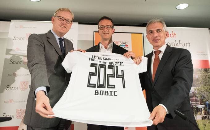 07 06 2018 xfux Football EM 2024 Press Conference Presentation EM Ambassador of the City of Frankfurt am Main to the application UEFA EURO 2024 emspor left Markus Frank Dezerent for Economy Sports Safety and Fire Department of the City of Frankfurt Fredi Bobic Member of the Board Eintracht Frankfurt Football AG Peter Feldmann OB Mayor of Ober the city of Frankfurt am Main Frankfurt