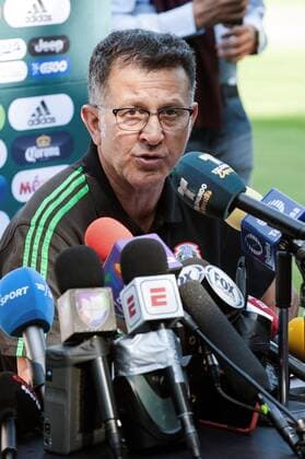 Mexican National Soccer Team s head coach, Colombian Juan Carlos Osorio (C), addresses a press conference PK Pressekonferenz at Brondby s Stadium, Denmark, 08 June 2018. Mexico prepares for FIFA World Cup WM Weltmeisterschaft Fussball championship running in Russia from 14 June to 15 July 2018. Mexican national team Nationalteam s presser in Brondby !ACHTUNG: NUR REDAKTIONELLE NUTZUNG!  Copyright: xRicardoxRamirezx GRAF6061 20180608-636640590144143639