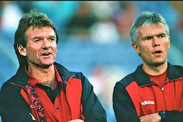 From 2 BL season 1995 96 Hannover 96 MSV Duisburg 2 2 on 08 08 1995 in Niedersachsenstadion In the picture Han96 Trainer left Egon Coordes and Assi Jürgen Stoffregen