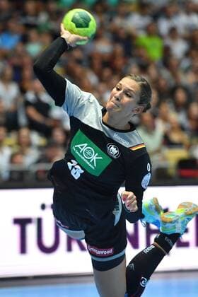 Franziska MUELLER GER jump shot action single image trimmed single motive half figure half figure handball Laenderspiel der Frauen Germany GER Poland POL 30 29 am 06 06 2018 Olympiahalle in Muenchen