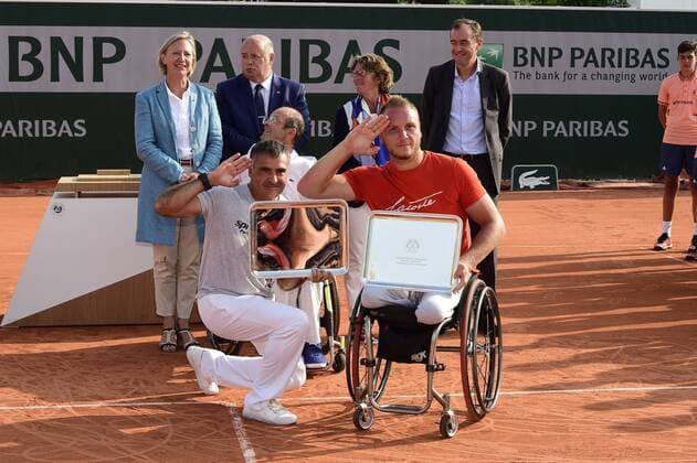 Stephane Houdet (Fra) Nicolas Peifer - Finale Double Homme Wheelchair avec le trophee TENNIS : Internationaux de France de Roland Garros 2018 - Finale double fauteuil homme - Paris - 09 06 2018 JBAutissier Panoramic 