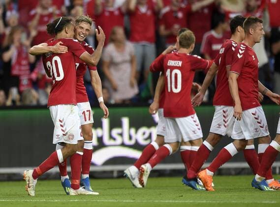 WM 2018, Testspiel, Dänemark - Mexiko Yussuf Yurary Poulsen fra Danmark jubler sammen med Jens Stryger Larsen efter sin scoring til 1-0 under venskabs landskampen i fodbold mellem Danmark og Mexico paa Broendby Stadion, loerdag den 9. juni 2018. , Broendby Denmark  Copyright: ©LarsxMoeller LarsxMoellerx COP102 spdk20180609-221752-L