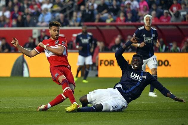 BRIDGEVIEW, IL - JUNE 09: Chicago Fire defender Brandon Vincent (3) slide kicks the ball away from Chicago Fire forward Luis Solignac (9) on June 9, 2018 at Toyota Park in Bridgeview, Illinois. (Photo by Quinn Harris Icon Sportswire) SOCCER: JUN 09 MLS Fussball Herren USA - New England Revolution at Chicago Fire Icon186900010 EDITORIAL USE ONLY