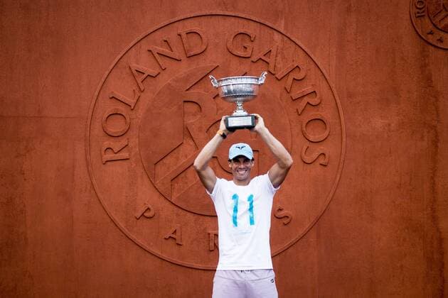 Rafael Nadal (Esp) posant avec le trophee du vainqueur des Internationaux de France de Roland Garros 2018 TENNIS : Internationaux de France de Roland Garros 2018 - Finale - Paris - 10 06 2018 JBAutissier Panoramic 