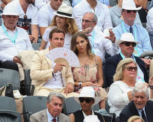 Themen der Woche - SPORT KW23 Bilder des Tages - SPORT Mario Goetze und Frau Ann-Kathrin Brömmel auf der Ehrentribuene von Roland Garros, Herren Endspiel Nadal vs. Thiem *** Mario Goetze and wife Ann Kathrin Brömmel at the Honor Tribune of Roland Garros Mens Final Nadal vs Thiem Copyright: xJuergenxHasenkopfx