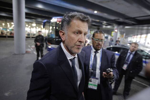 June 11, 2018 - EUM20180611DEP03.JPG.MOSCÃö, Rusia. SoccerFutbol-Seleccion Mexicana.- 11 de junio de 2018. Aspectos de la llegada de los integrantes de la Seleccion Mexicana al aeropuerto de Moscu, para su participacion en el Mundial Rusia 2018, que inicia el 14 de junio. En la imagen el tecnico Juan Carlos Osorio. Foto: Agencia EL UNIVERSALLuis CortesEELG Latin News: June 11, 2018  - ZUMAu78_ 83727030st Copyright: xElxUniversalx