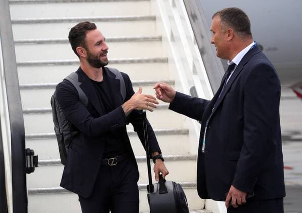 MOSCOW REGION, RUSSIA - JUNE 11, 2018: Mexican football player Miguel Layun (L) disembarks from an airliner as Mexico s national football team arrives at Sheremetyevo International Airport, ahead of FIFA World Cup WM Weltmeisterschaft Fussball Russia 2018. Sergei Bobylev TASS  TS0838E2