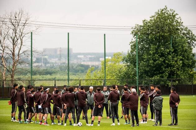 180612 Juan Carlos Osorio coach of Mexico talks to the players during a practice session ahead of the 2018 FIFA World Cup on June 12 2018 in Moscow Photo Petter Arvidson BILDBYR N Code PA 92060  Copyright: PETTERxARVIDSON BB180612PA053