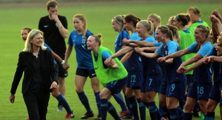 12.06.2018 Belgrade Serbia-Finland FIFA Women s World Cup qualifiers women s football Anna Signeul (L) Finland coach after victory : 