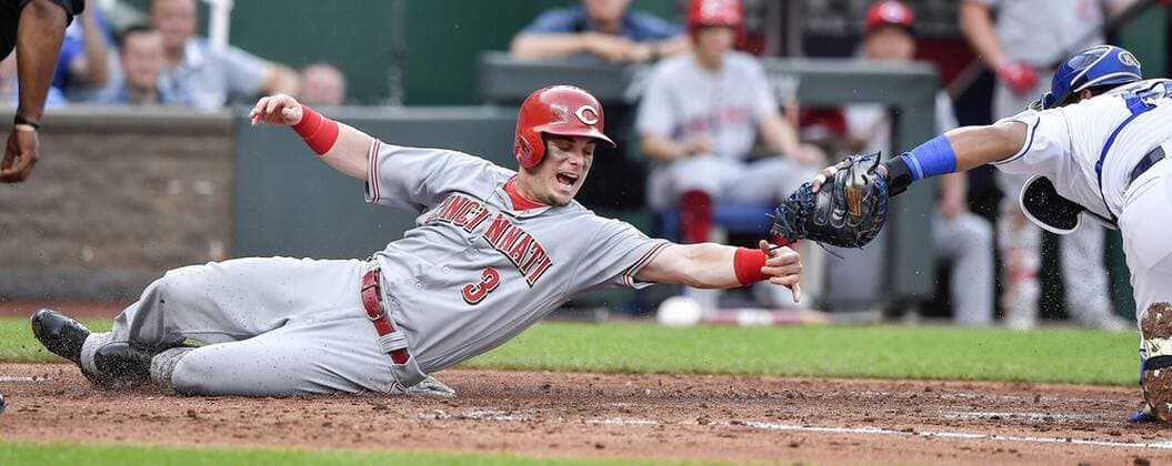 Bilder des Tages - SPORT June 12, 2018 - Kansas City, MO, USA - The Cincinnati Reds Scooter Gennett, left, is tagged out by Kansas City Royals catcher Salvador Perez trying to score on a sacrifice fly by Jose Peraza to end the top of the second inning on Tuesday, June 12, 2018, at Kauffman Stadium in Kansas City, Mo. Cincinnati at Kansas City - ZUMAm67_ 20180612_zaf_m67_038 Copyright: xJohnxSleezerx