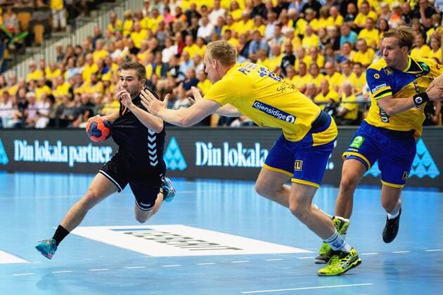 180613 The Netherlandss Lucas Steins and Swedens Johan Jakobsson during the World Championships qualifying match in Sweden between Sweden and the Netherlands on June 13, 2018 in Kristianstad  Copyright: MATHILDAxAHLBERG BB180613MA013