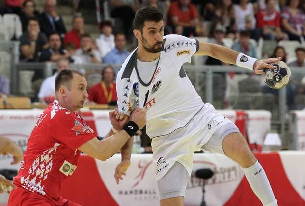 HANDBALL - IHF WC quali, AUT vs BLR VIENNA,AUSTRIA,13.JUN.18 - HANDBALL - IHF World Championship WM Weltmeisterschaft qualification, play off, international match Länderspiel Austria vs Belarus. Image shows Maxim Babichev (BLR) and Janko Bozovic (AUT). GEPAxpictures xChristianxOrt