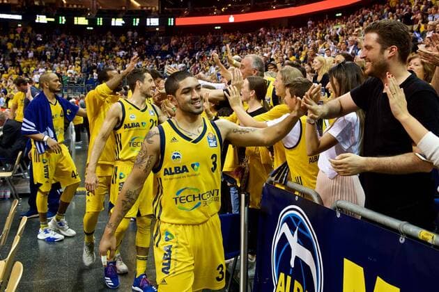 Basketball Berlin 13 06 2018 easyCredit BBL 1 Bundesliga Season 2017 2018 Playoffs Final Game 4 Alba Berlin FC Bayern Munich Cheers Alba Peyton Siva Alba Berlin No 03