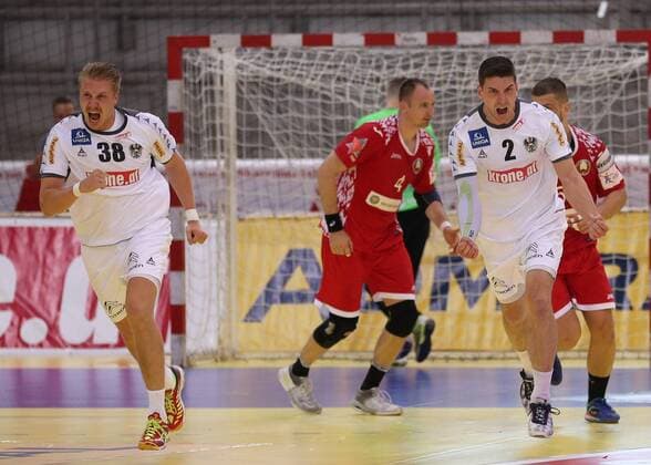 HANDBALL - IHF WC quali, AUT vs BLR VIENNA,AUSTRIA,13.JUN.18 - HANDBALL - IHF World Championship WM Weltmeisterschaft qualification, play off, international match Länderspiel Austria vs Belarus. Image shows the rejoicing of Wilhelm Jelinek (AUT) and Alexander Hermann (AUT). GEPAxpictures xChristianxOrt