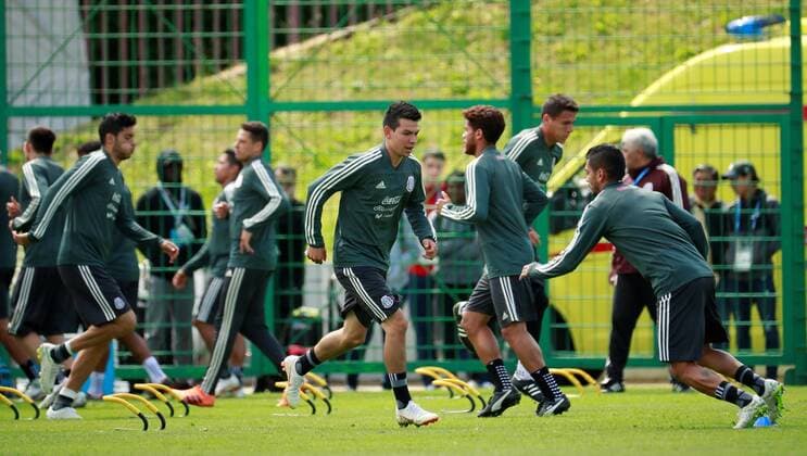 Mexico players during a training session of the team at the Dynamo Moscow sports facilities in Moscow, Russia, 14 June 2018. Mexico prepares for the FIFA World Cup WM Weltmeisterschaft Fussball 2018 taking place in Russia from 14 June to 15 July 2018. Mexico training !ACHTUNG: NUR REDAKTIONELLE NUTZUNG!  Copyright: xJoséxMéndezx(es-ES)x MOS01 20180614-636645822487650288