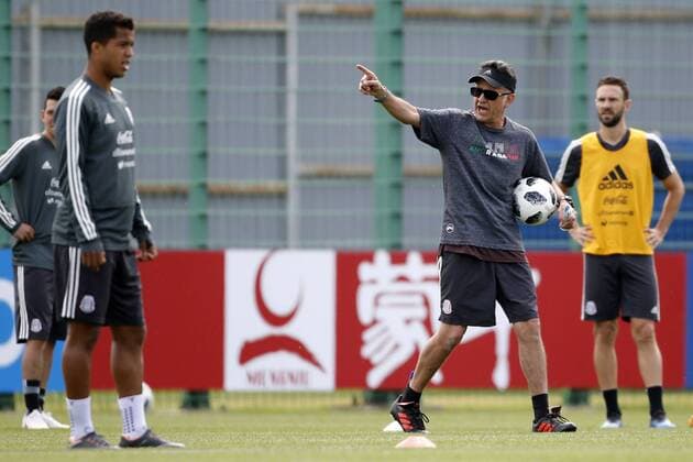 Futbol, entrenamiento de la seleccion mexicana Copa Mundial de Rusia 2018 El entrenador de Mexico Juan Carlos Osorio es fotografiados durante el entrenamiento matutino realizado en el complejo deportivo del club Dynamo en Moscu, Rusia. 14 06 2018 Andres Pina Photosport Football, Mexico training session World Cup Russia 2018 Mexico s manager Juan Carlos Osorio is pictured during the morning training session held at the Dynamo center in Moscow, Russia. 14 06 2018 Andres Pina Photosport Entrenamiento de la seleccion mexicana, mundial de Rusia 2018 