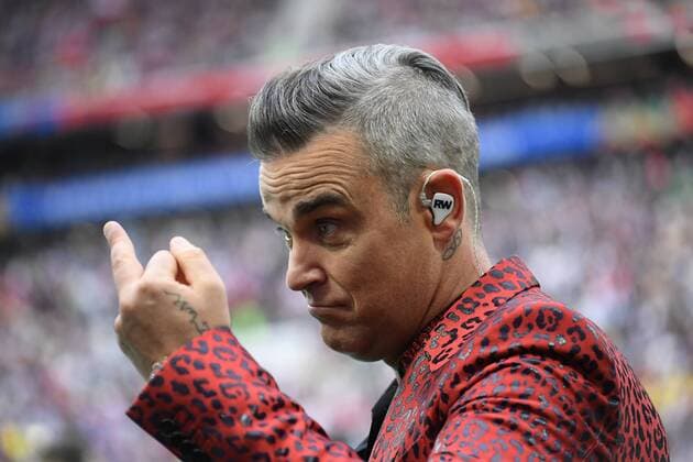 Themen der Woche - SPORT KW25 Bilder des Tages - SPORT Moskau, Fussball Herren,FIFA Fussball Welltmeisterschaften 2018, FIFA World Cup WM Weltmeisterschaft Fussball 2018, 14.06.2018, Luzhniki Stadion Moskau, Eröffnungsfeier Robbie Williams Stinkefinger *** Moscow Men Football FIFA World Cup 2018 FIFA world cup 2018 14 06 2018 Luzhniki Stadium Moscow Opening Ceremony Robbie Williams Stinkefinger
