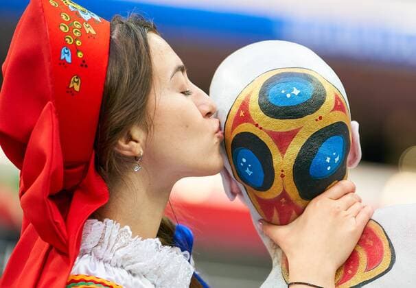 WM 2018, Fans Russia- Saudi Arabia, Soccer, Moscow, June 14, 2018 russian fans, supporters, spectators, club flags, celebration. RUSSIA - SAUDI ARABIA 5-0 FIFA World Cup WM Weltmeisterschaft Fussball 2018 RUSSIA opening match, Season 2018 2019, June 14, 2018 Luzhniki Stadium in Moscow, Russia. Photo: MAGICS Peter Schatz