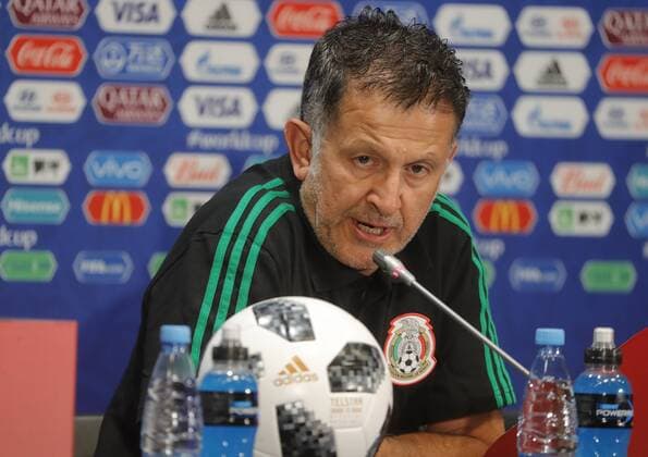 WM 2018, PK und Training Mexiko MOSCOW, RUSSIA â€“ JUNE 16, 2018: Manager Juan Carlos Osorio of the Mexican men s national football team gives a news conference on the upcoming 2018 FIFA World Cup WM Weltmeisterschaft Fussball Group F match against Germany. Mikhail Metzel TASS  TS0849AC