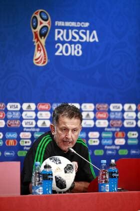 Mexico s nationa soccer team coach, Colombian Juan Carlos Osorio, delivers a press conference PK Pressekonferenz at the Luzhniki stadium in Moscow, Russia, 16 June 2018. Mexico will face Germany tormorrow during the FIFA World Cup WM Weltmeisterschaft Fussball Russia 2018. Mexico s national soccer team press conference in Moscow !ACHTUNG: NUR REDAKTIONELLE NUTZUNG!  Copyright: xJosexMendezx MOS08 20180616-636647802860785622