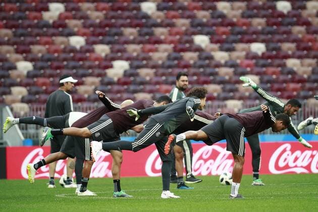Mexico s nationa soccer team players participate in a training session at the Luzhniki stadium in Moscow, Russia, 16 June 2018. Mexico will face Germany tormorrow during the FIFA World Cup WM Weltmeisterschaft Fussball Russia 2018. Mexico s national soccer team training session in Moscow !ACHTUNG: NUR REDAKTIONELLE NUTZUNG!  Copyright: xJosexMendezx MOS23 20180616-636647806265336615