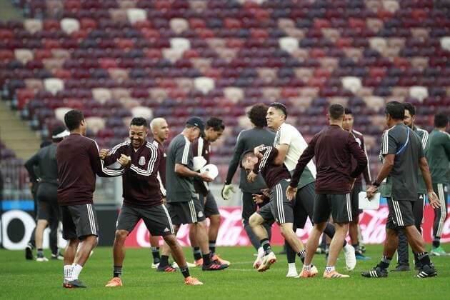 Mexico s nationa soccer team players participate in a training session at the Luzhniki stadium in Moscow, Russia, 16 June 2018. Mexico will face Germany tormorrow during the FIFA World Cup WM Weltmeisterschaft Fussball Russia 2018. Mexico s national soccer team training session in Moscow !ACHTUNG: NUR REDAKTIONELLE NUTZUNG!  Copyright: xJosexMendezx MOS25 20180616-636647806900181290