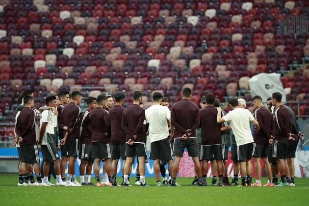 Mexico s nationa soccer team players participate in a training session at the Luzhniki stadium in Moscow, Russia, 16 June 2018. Mexico will face Germany tormorrow during the FIFA World Cup WM Weltmeisterschaft Fussball Russia 2018. Mexico s national soccer team training session in Moscow !ACHTUNG: NUR REDAKTIONELLE NUTZUNG!  Copyright: xJosexMendezx MOS28 20180616-636647807540337539