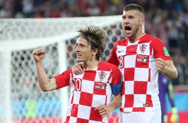 Bilder des Tages - SPORT WM 2018, Kroatien - Nigeria World Cup 2018: Croatia - Nigeria 16.06.2018., Arena Baltik, Kaliningrad, Russia - World Cup 2018, Group D, Round 1, Croatia - Nigeria. Luka Modric, Ante Rebic  IgorxKralj PIXSELL