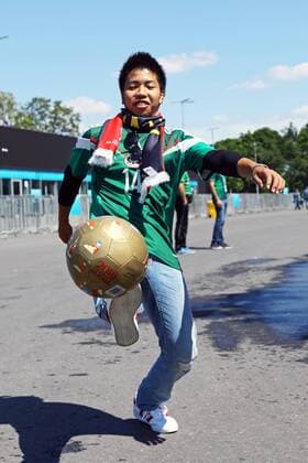 Mexican fan shows his arts on the ball 17 06 2018 Germany vs Mexico Luzhniki Stadium Moscow