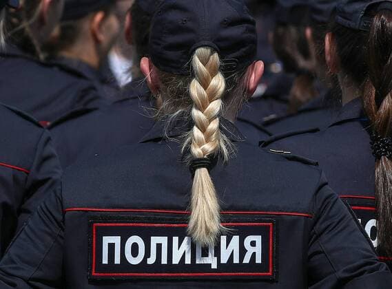 WM 2018, Deutschland - Mexiko, SicherheitsmaÃŸnahmen MOSCOW, RUSSIA - JUNE 17, 2018: Policewomen outside Luzhniki Stadium ahead of a 2018 FIFA World Cup WM Weltmeisterschaft Fussball Group F match between Germany and Mexico. Valery Sharifulin TASS  TS084B1F