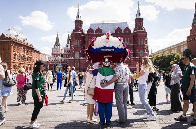 Moscow 17 06 2018 fans are a popular photo subject in front of the State Historical Museum Moscow land and people