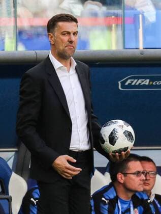 Bilder des Tages - SPORT SAMARA, RUSSIA - JUNE 17, 2018: Head coach Mladen Krstajic (front) of the Serbian team in their 2018 FIFA World Cup WM Weltmeisterschaft Fussball Group E Round 1 match against Costa Rica at Samara Arena Stadium. Sergei Bobylev TASS  TS084B8A