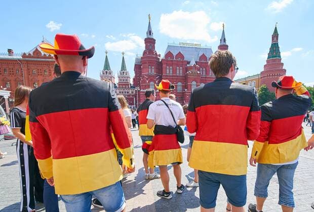 WM 2018, Fans Germany - Mexico, Soccer, Moscow, June 17, 2018 Fans celebrate at the Historical Museum and Red Square in the centre of Moscow GERMANY - MEXICO FIFA World Cup WM Weltmeisterschaft Fussball 2018 RUSSIA, Group F, Season 2018 2019, June 17, 2018 L u z h n i k i Stadium in Moscow, Russia. Photo: MAGICS Peter Schatz