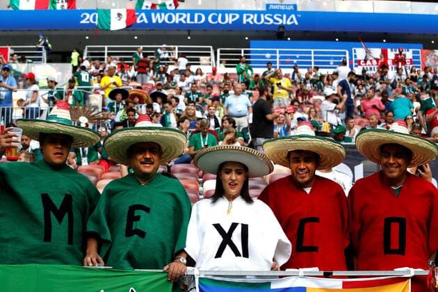 Bilder des Tages - SPORT Mexican supporters prior to the FIFA World Cup WM Weltmeisterschaft Fussball 2018 Group F soccer match between Germany and Mexico, in Moscow, Russia, 17 June 2018. GERMANY VS. MEXICO !ACHTUNG: NUR REDAKTIONELLE NUTZUNG!  Copyright: xAlbertoxEstevezx FWC09-33 20180617-636648495295449864