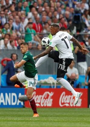 Mexican forward Javier Hernandez (L) and German defender Jerome Boateng during the FIFA World Cup WM Weltmeisterschaft Fussball 2018 Group F soccer match between Germany and Mexico, in Moscow, Russia, 17 June 2018. GERMANY VS. MEXICO !ACHTUNG: NUR REDAKTIONELLE NUTZUNG!  Copyright: xAlbertoxEstevezx FWC09-68 20180617-636648521476232788