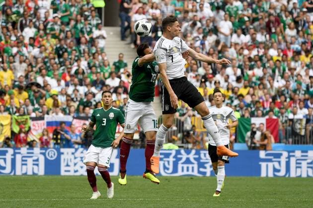Soccer Men Season 2017 18 World Championships in Russia Group F 1 Gameday Luschniki Stadium Moscow Germany Mexico Andres Guardado Nr 18 Mexico Julian Draxler Nr 7 Germany 17 06 2018 Copyright: xMatthiasxKochx