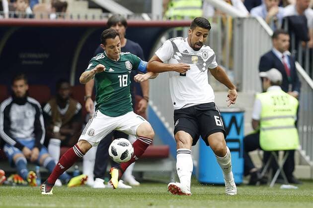(l-r) Hector Herrera of Mexico, Sami Khedira of Germany during the 2018 FIFA World Cup WM Weltmeisterschaft Fussball Russia group F match between Germany and Mexico at the Luzhniki Stadium on June 17, 2018 in Moscow, Russia FIFA World Cup 2018 Russia 2017 2018 xVIxVIxImagesx xMauricexvanxSteenxWKxIVx 11227800