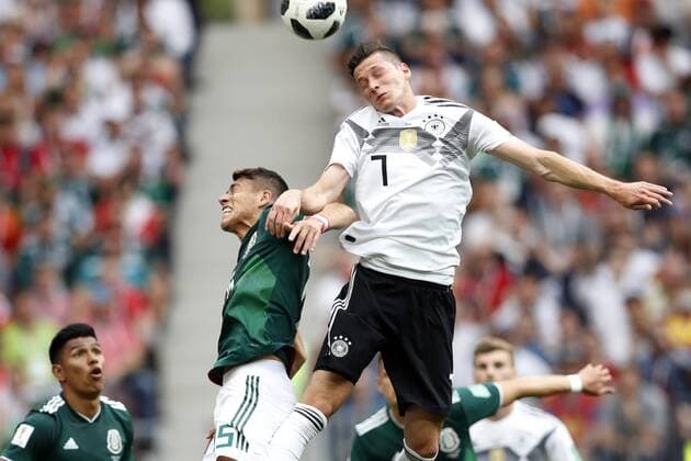 (l-r) Hector Moreno of Mexico, Julian Draxler of Germany during the 2018 FIFA World Cup WM Weltmeisterschaft Fussball Russia group F match between Germany and Mexico at the Luzhniki Stadium on June 17, 2018 in Moscow, Russia FIFA World Cup 2018 Russia 2017 2018 xVIxVIxImagesx xMauricexvanxSteenxWKxIVx 11227807