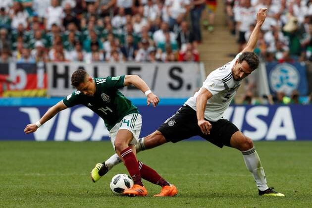 Mexican forward Javier Hernandez (L) and German defender Mats Hummels during the FIFA World Cup WM Weltmeisterschaft Fussball 2018 Group F soccer match between Germany and Mexico, in Moscow, Russia, 17 June 2018. GERMANY VS. MEXICO !ACHTUNG: NUR REDAKTIONELLE NUTZUNG!  Copyright: xAlbertoxEstevezx FWC09-112 20180617-636648544780601403