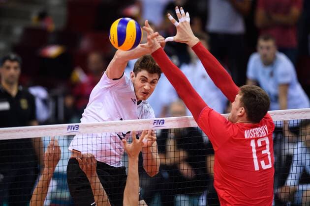 17 06 2018 MHP Arena Ludwigsburg Volleyball Volleyball Nations League Germany vs Russia Attack Tobias Krick 2 GER Block Dmitriy Muserskiy 13 RUS