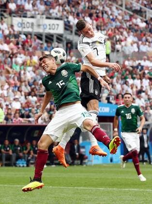 Hector Moreno Julian Draxler Action Match scene Battle of Football Soccer FIFA World Cup Russia Russia 2018 Season 2017 2018 17 06 2018 BRG Germany GER vs Mexico MEX