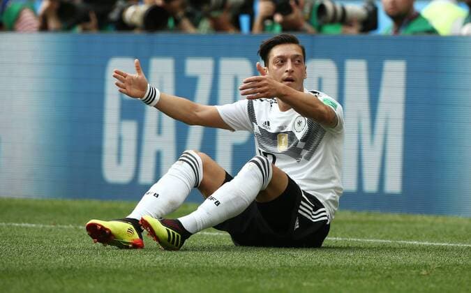 Mesut Özil gesturing Sports Football Soccer FIFA World Cup Russia Russia 2018 Season 2017 2018 17 06 2018 BRG Germany GER vs Mexico MEX