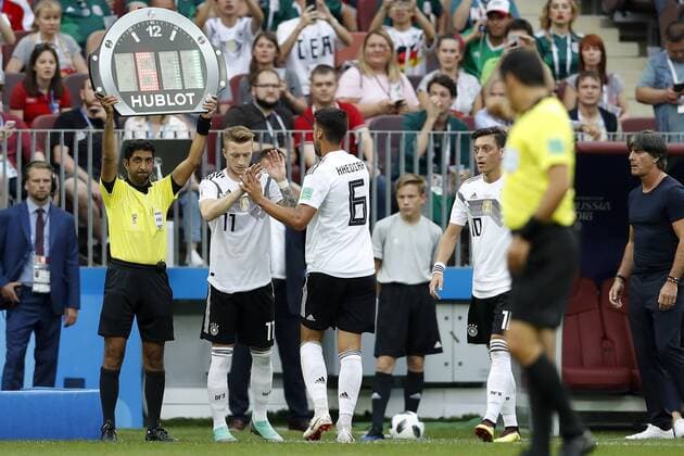 (l-r) Marco Reus of Germany, Sami Khedira of Germany during the 2018 FIFA World Cup WM Weltmeisterschaft Fussball Russia group F match between Germany and Mexico at the Luzhniki Stadium on June 17, 2018 in Moscow, Russia FIFA World Cup 2018 Russia 2017 2018 xVIxVIxImagesx xMauricexvanxSteenxWKxIVx 11228480